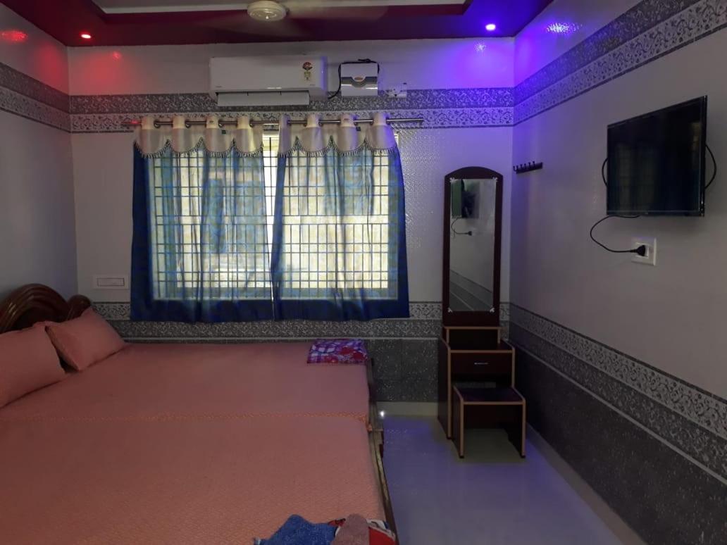 Sri Priya Lodge Dharmapuri Esterno foto